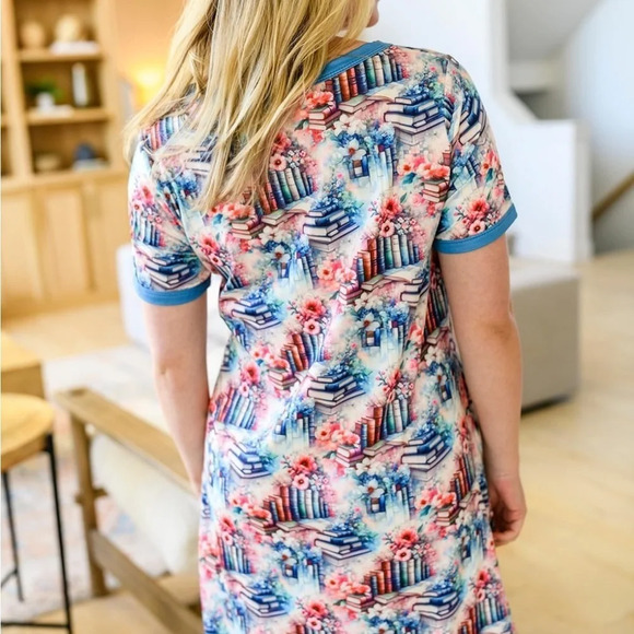 Shirley & Stone floral library nightgown - Picture 3 of 3